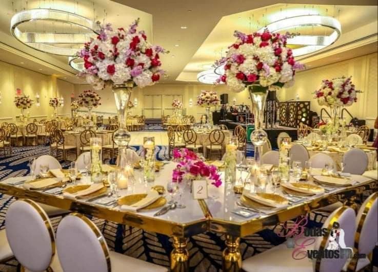Recepción de bodas elegante con decoración floral - Bodas & Eventos PR
